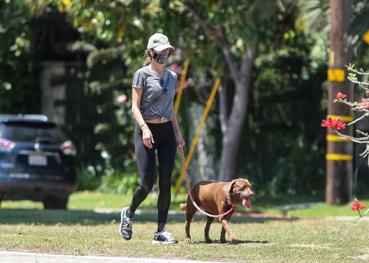 alessandra ambrosio wears a mask to jog with her dog 1