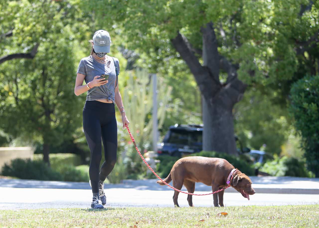 alessandra ambrosio wears a mask to jog with her dog 2