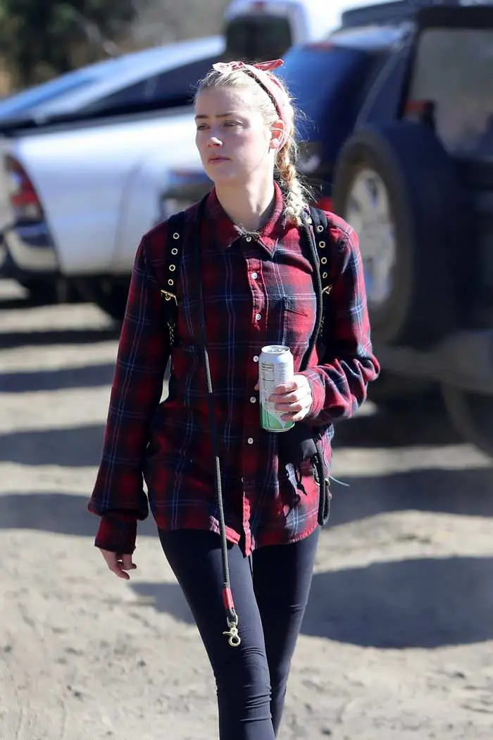 amber heard went for a hike in los angeles with a friend 2