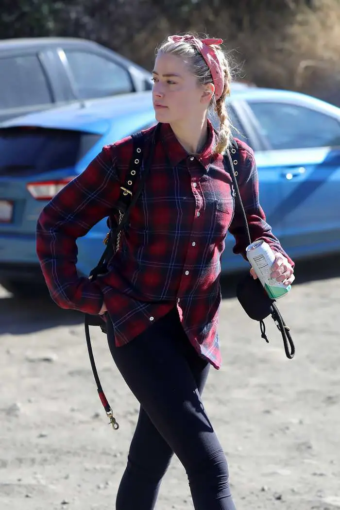 Amber Heard Went For A Hike In Los Angeles With A Friend