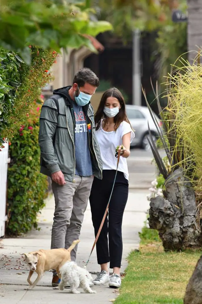 ana de armas and ben affleck out in relaxed stroll with her dog 4