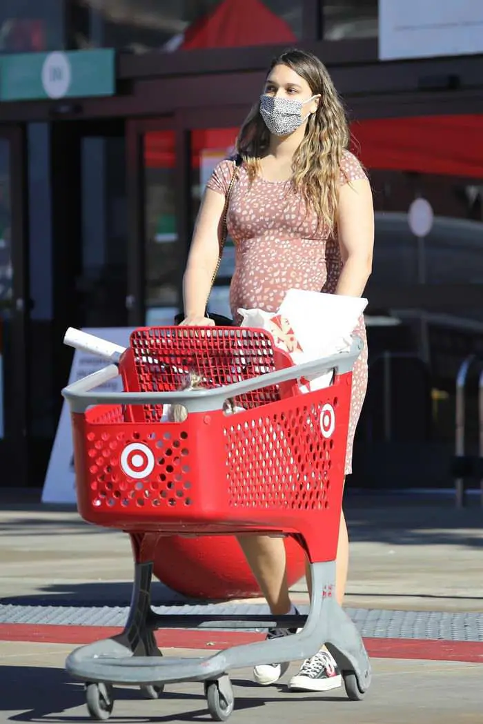 april love geary shows off her growing baby bump as she leaves the store 3
