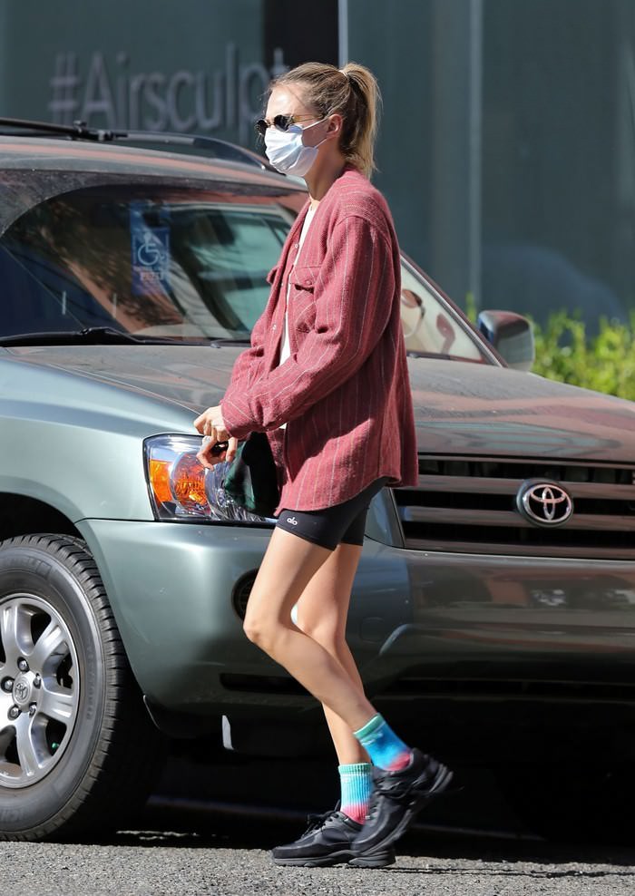 cara delevingne looks great in bike shorts as she heads out in beverly hills 2
