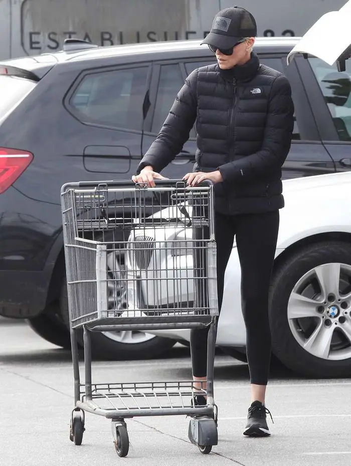 charlize theron stepped out for a quick trip to the grocery store 4