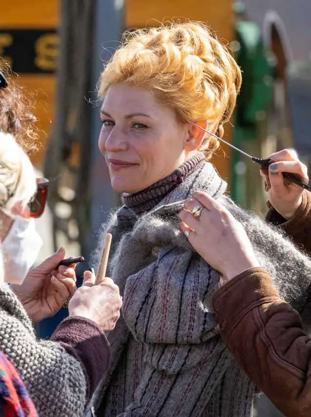 claire danes transformed into a 19th century beauty to film the essex serpent 4