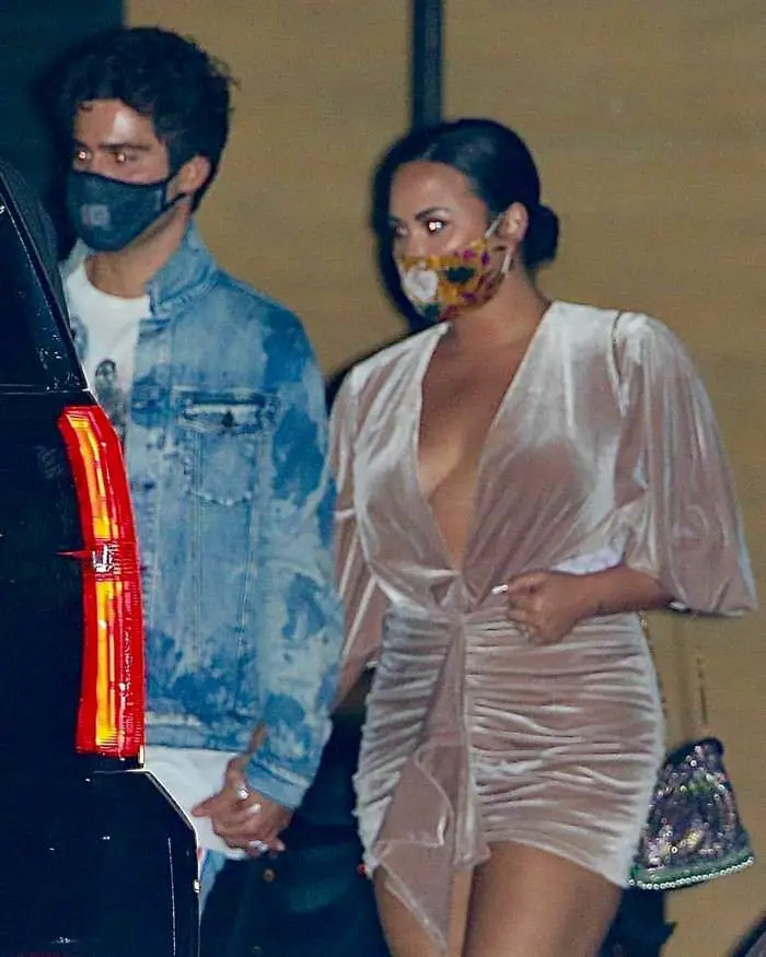 demi lovato with fiance listened to fall out boy before dinner in nobu 4