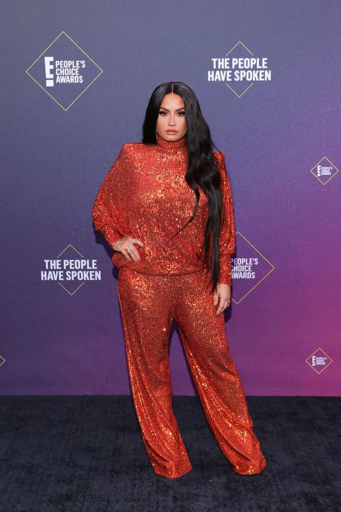 demi lovato wowed in a series of incredible dresses while hosting the people s choice awards 6