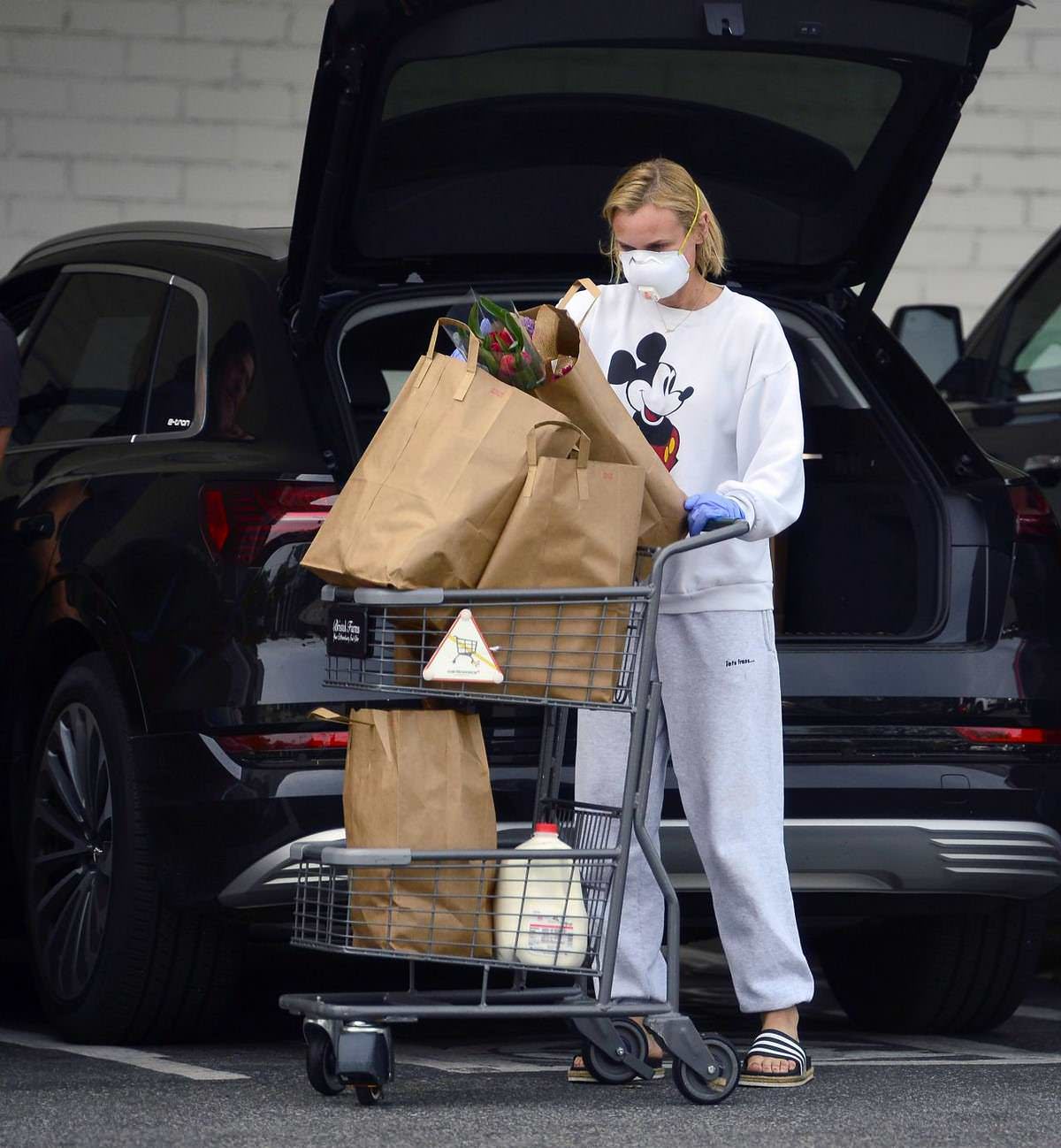 diane kruger and norman reedus in grocery shopping 1