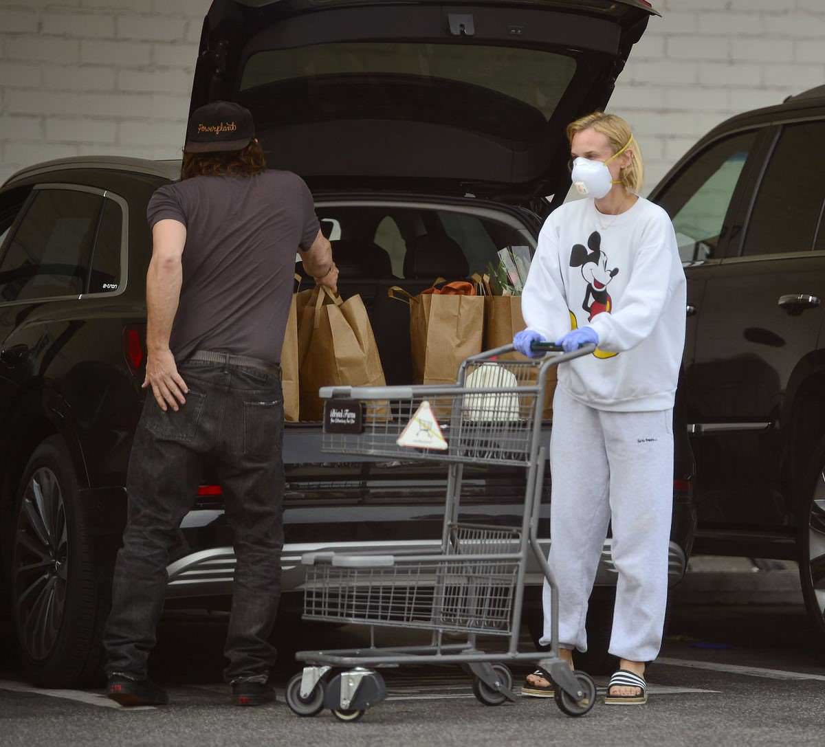 diane kruger and norman reedus in grocery shopping 3