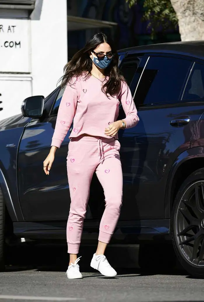 eiza gonzalez looked cute as she went for a coffee in a pink sweatsuit 2