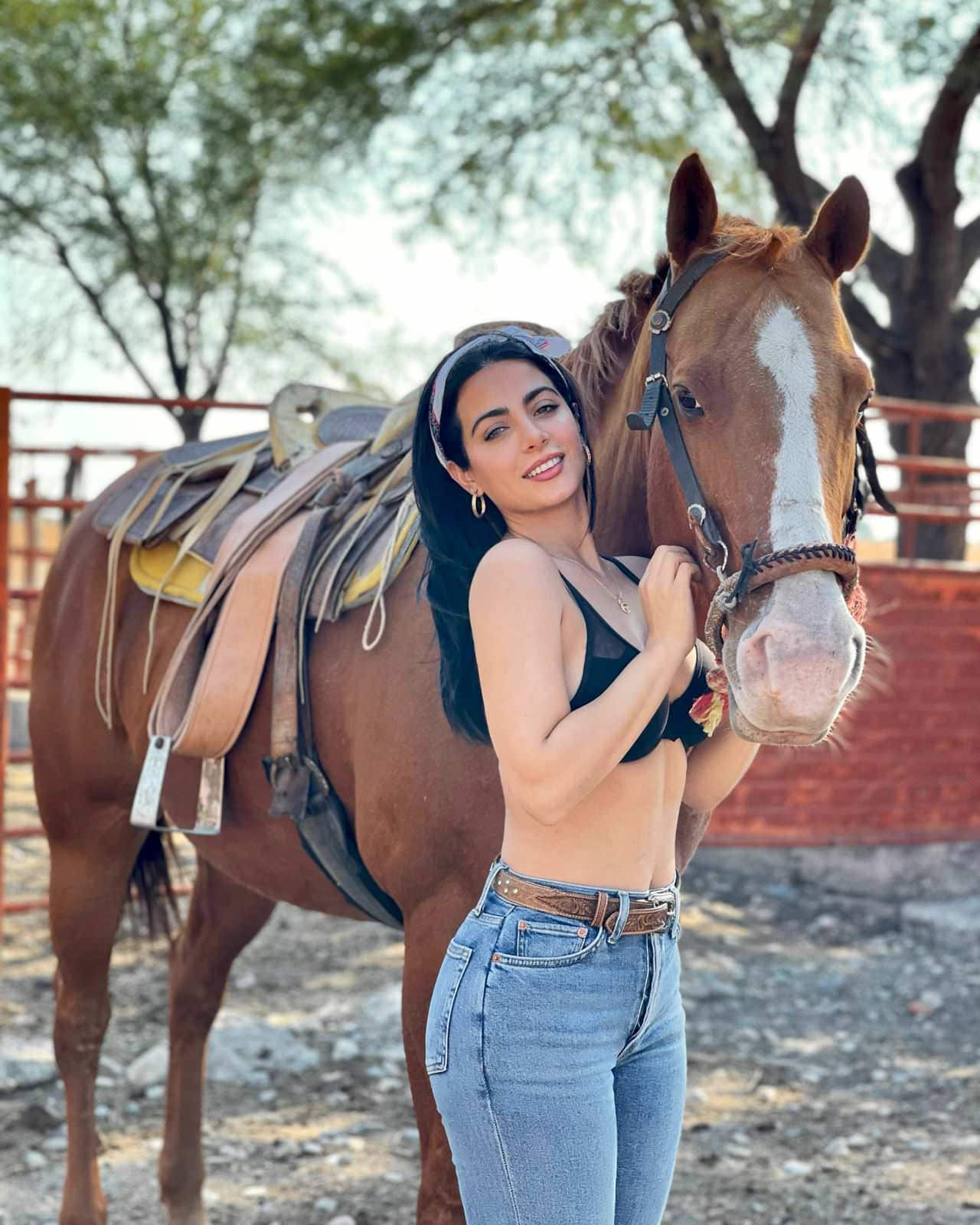 Emeraude Toubia Shared her Chic Style on Social Media