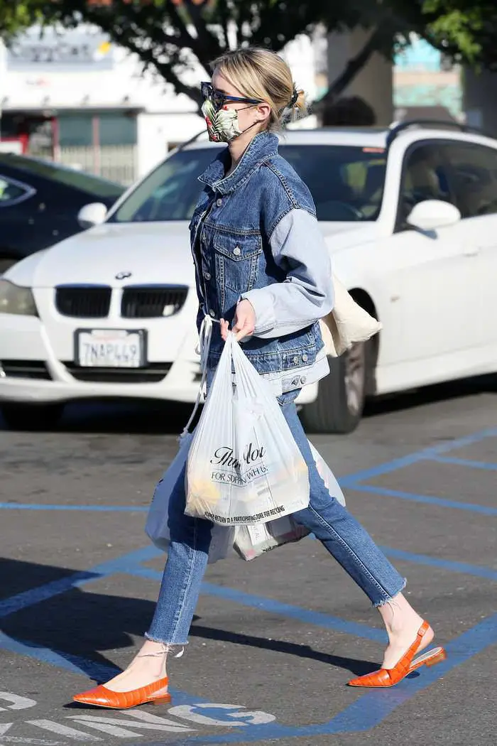 emma roberts grocery run in double denim outfit 2