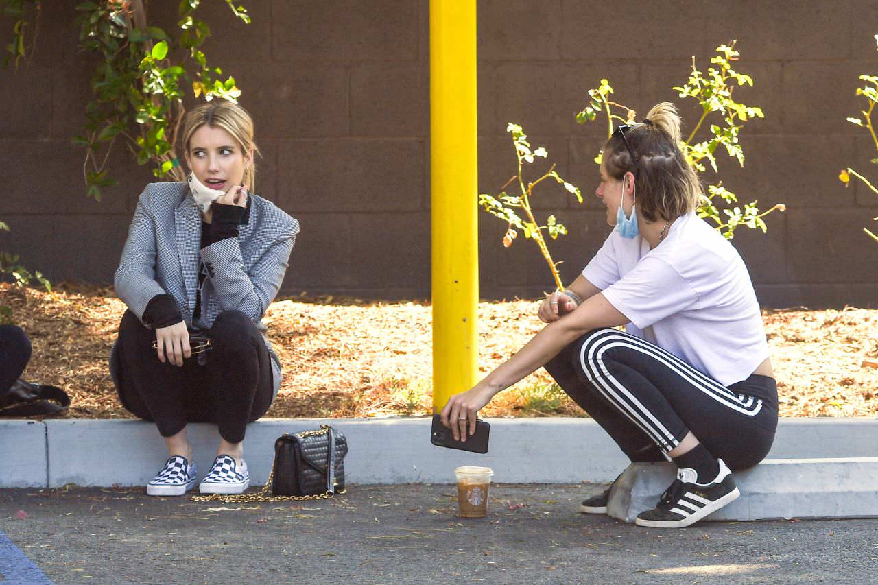 emma roberts meets up with kristen stewart for coffee in la 2