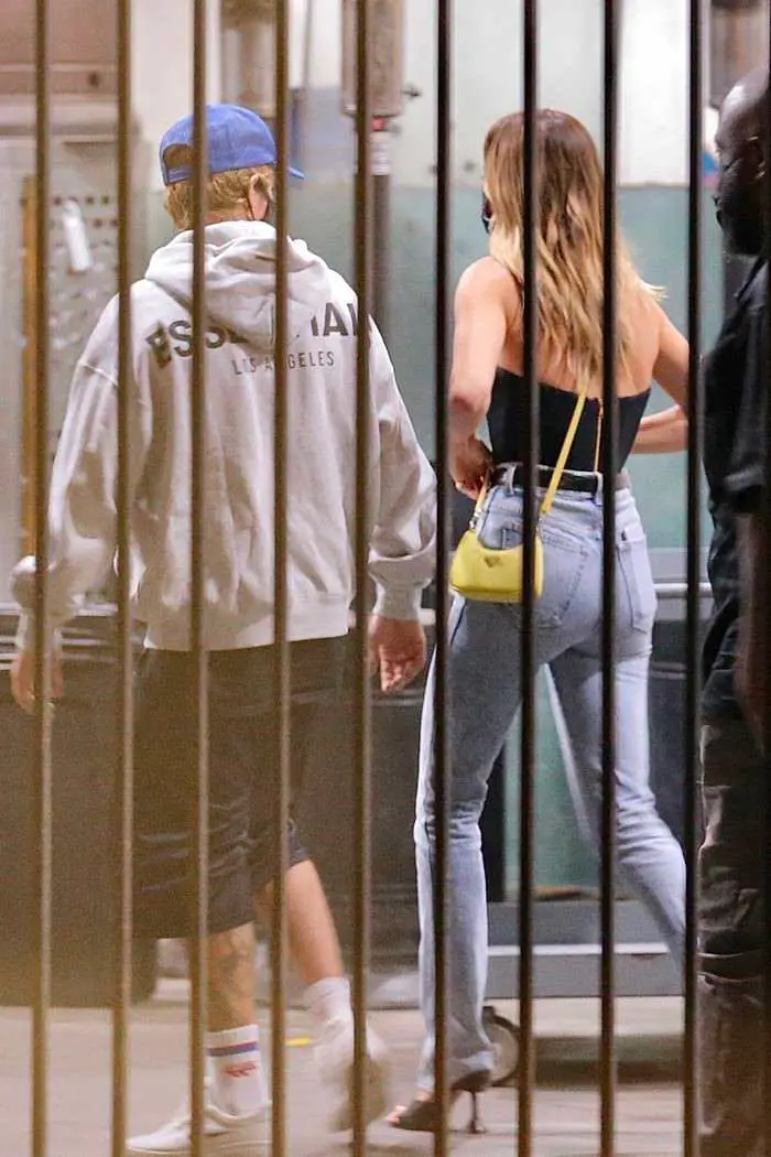 hailey bieber and justin bieber sneak out of catch restaurant 2