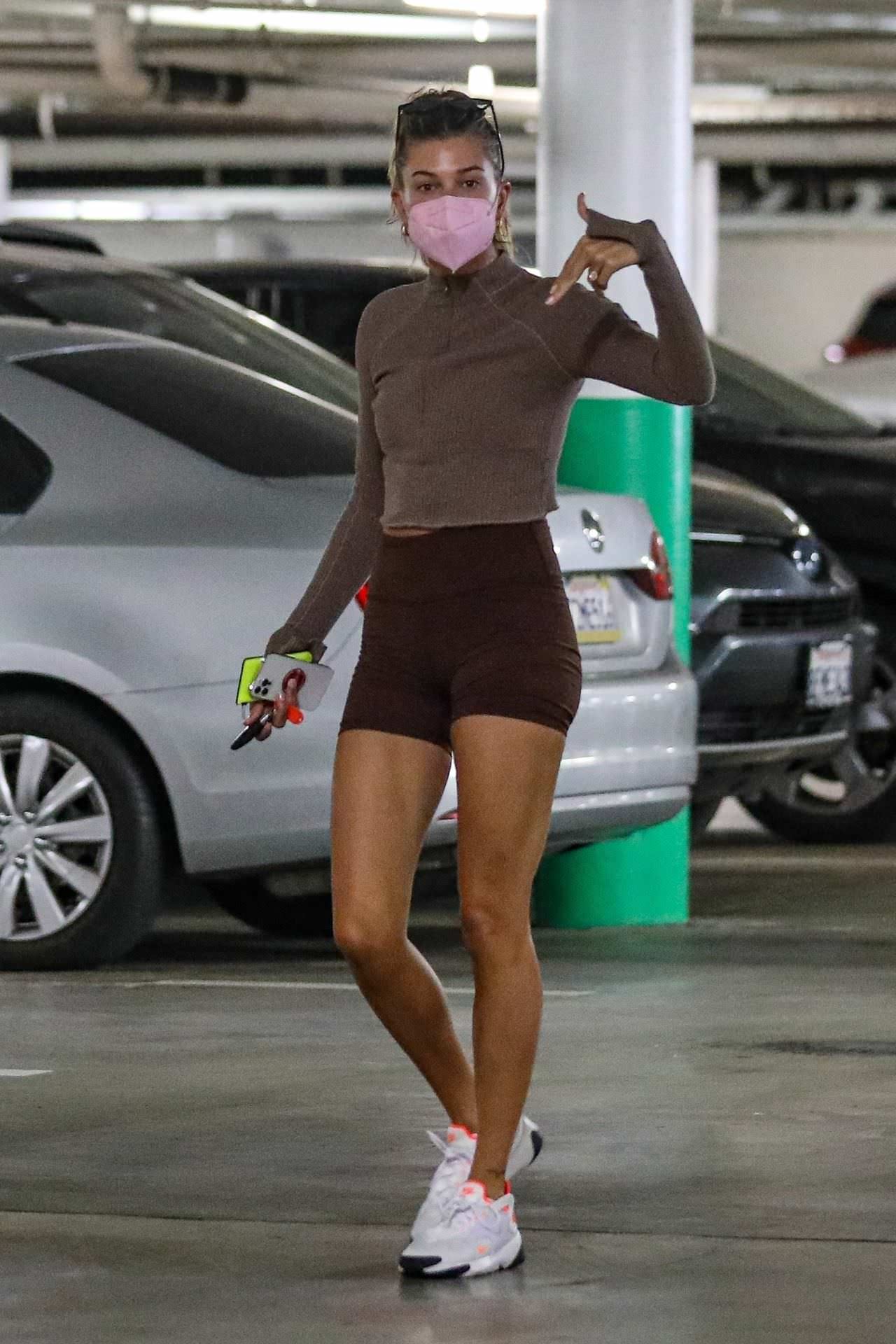 hailey rhode bieber looks cool at the parking in santa monica 3