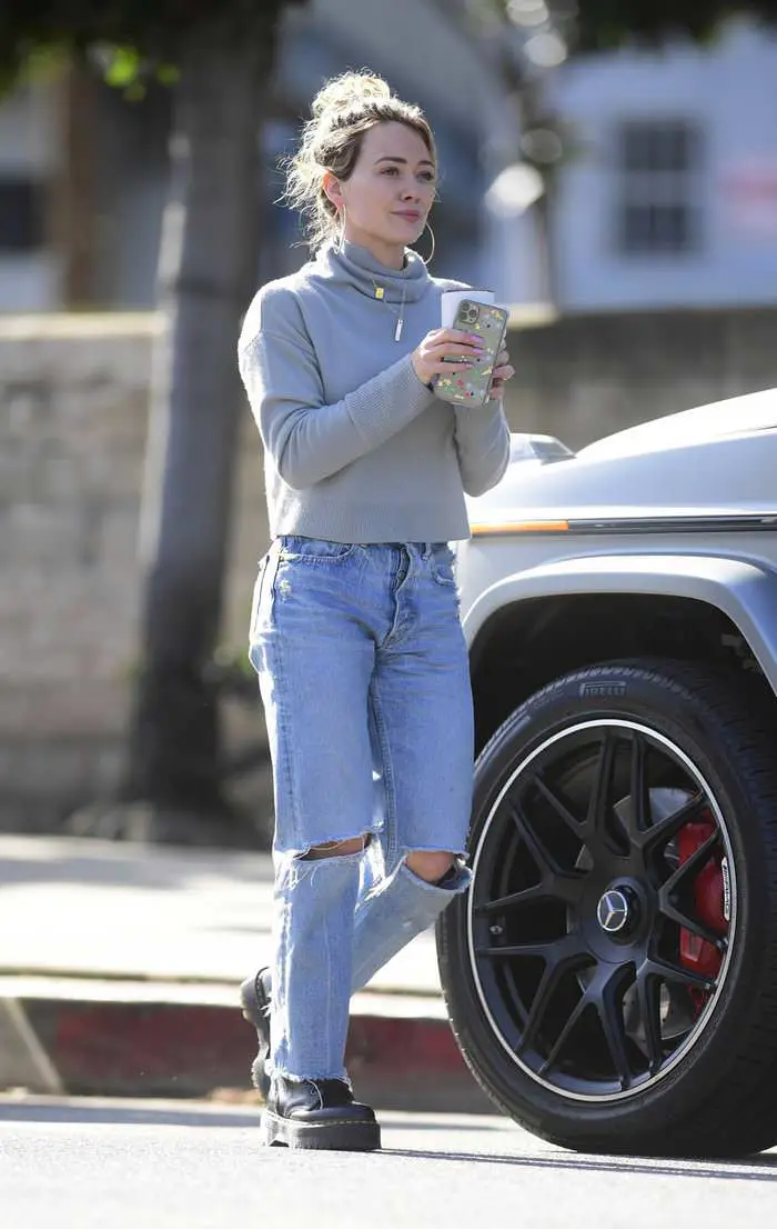 Hilary Duff in Levi’s Ripped Jeans Out in Los Angeles