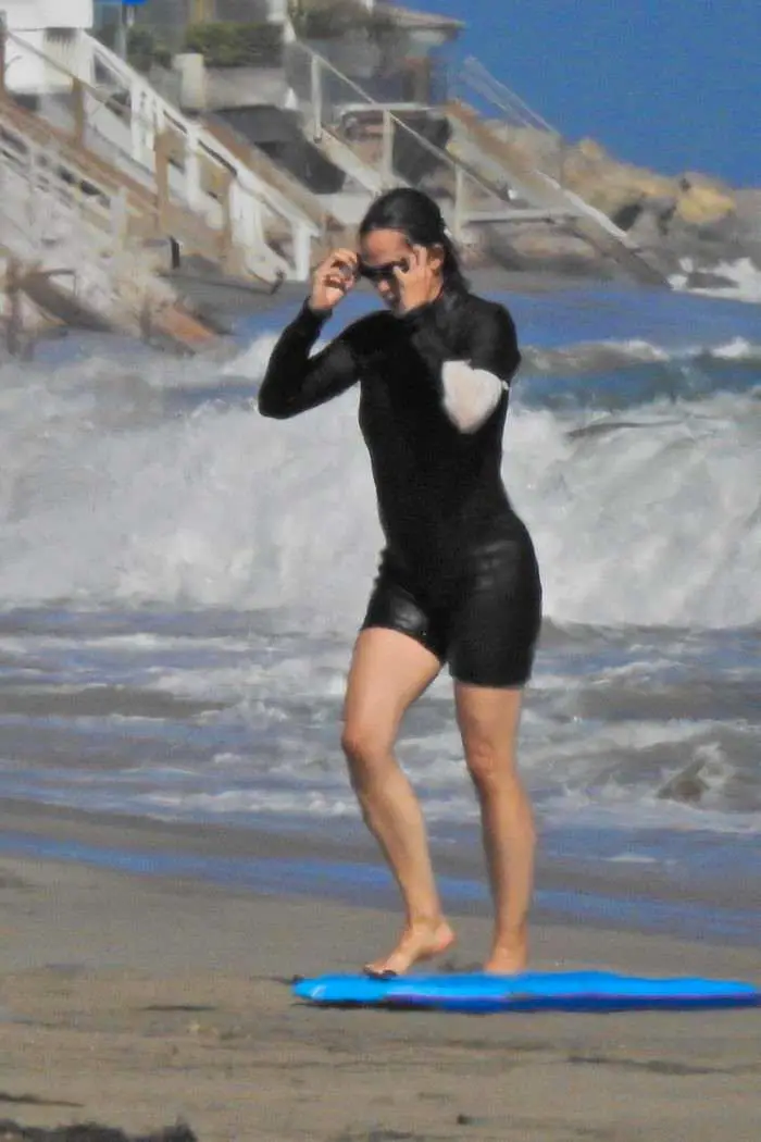 jennifer garner wears a wetsuit for bodyboarding in malibu 3