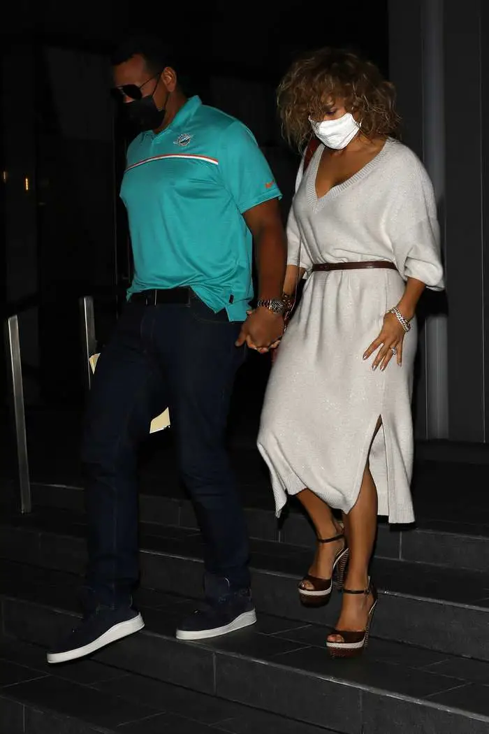 jennifer lopez and a rod stepped out for dinner at soho house in west hollywood 1