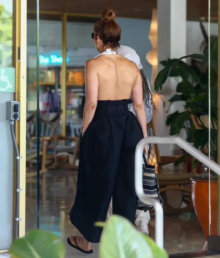 jennifer lopez arriving back to the standard hotel in miami beach 2