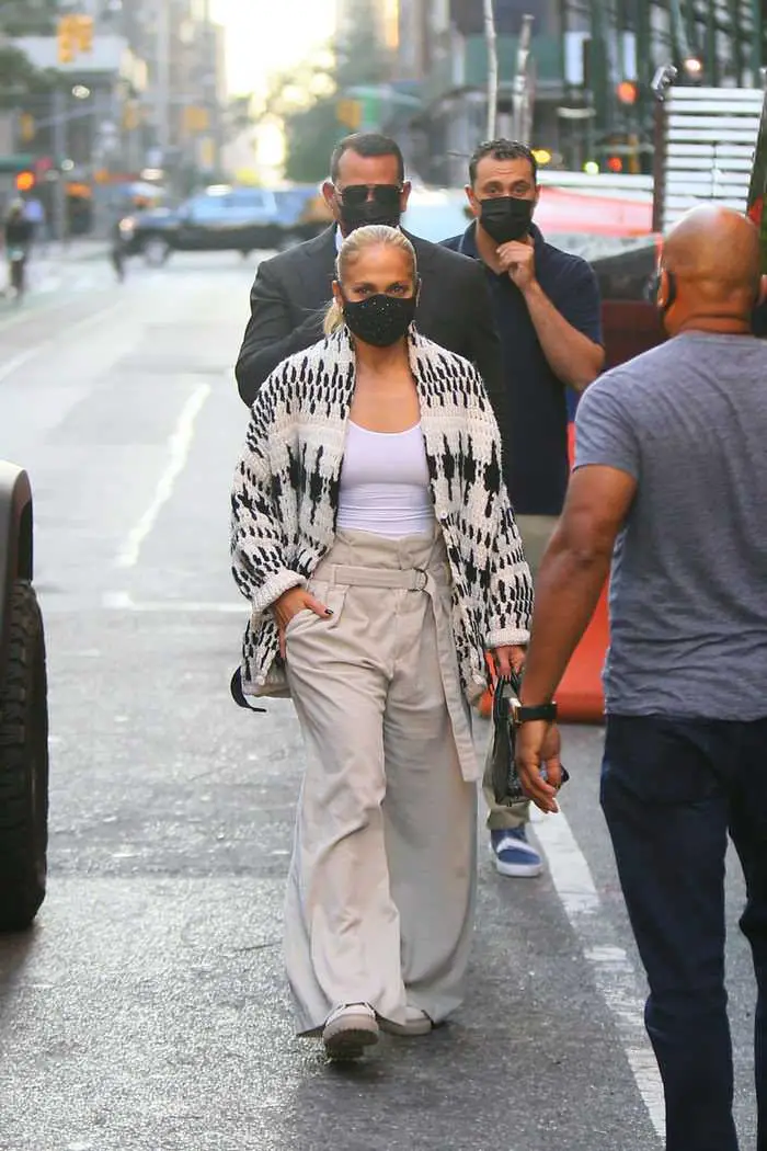jennifer lopez looked chic as she and alex rodriguez went to dinner 1