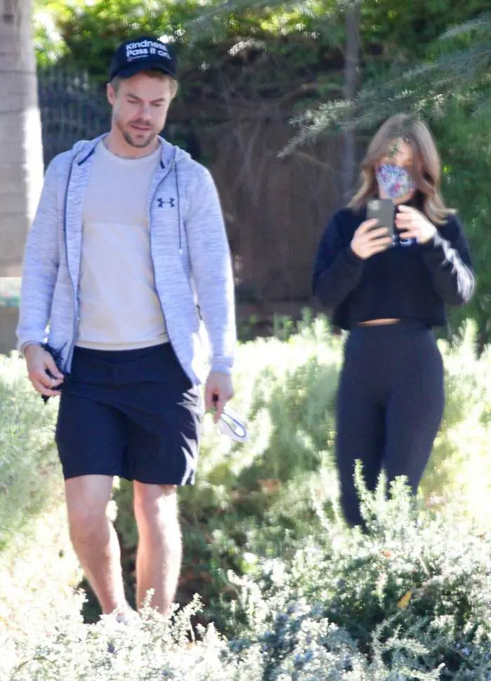 julianne hough enjoys a walk after she filed for divorce from brooks laich 3