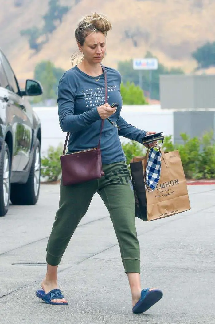Kaley Cuoco Goes Casual And Make Up Free In Shopping Submitted 1 year ago by faust011235. kaley cuoco goes casual and make up
