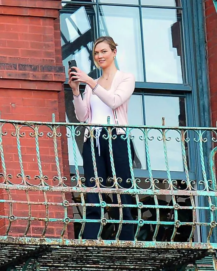 karlie kloss and joshua kushner on their balcony in nyc 4