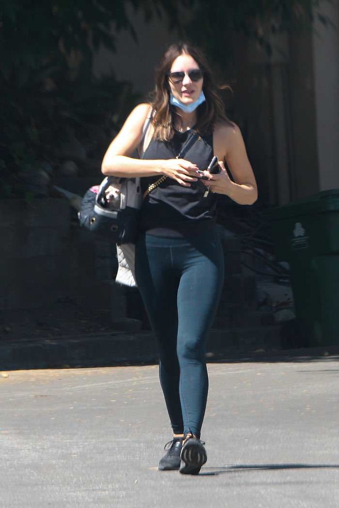 katharine mcphee stepped out to run some errands in la 4