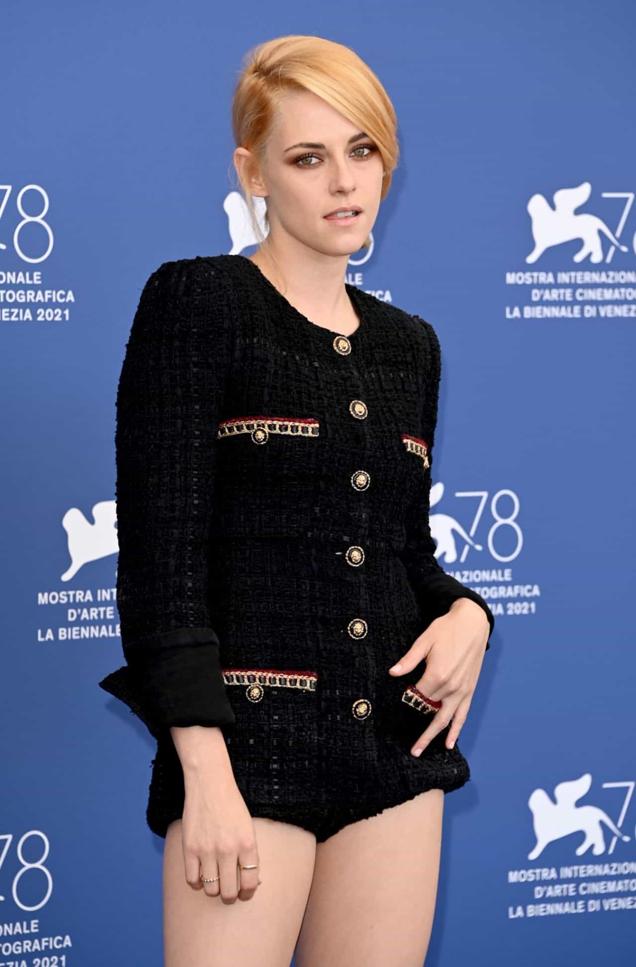 Kristen Stewart Made a Stylish Entrance to the Photocall for the New Movie Spencer