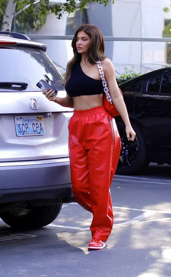 Kylie Jenner Flashes her Stiff Abs as she was Leaving a Photoshoot in LA
