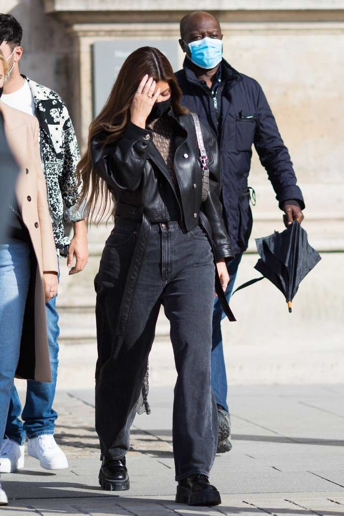 kylie jenner was visiting the louvre museum in paris with friends and bodyguards 4