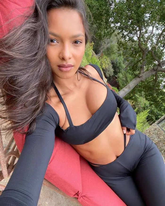 lais ribeiro in chic outfit on social media 1