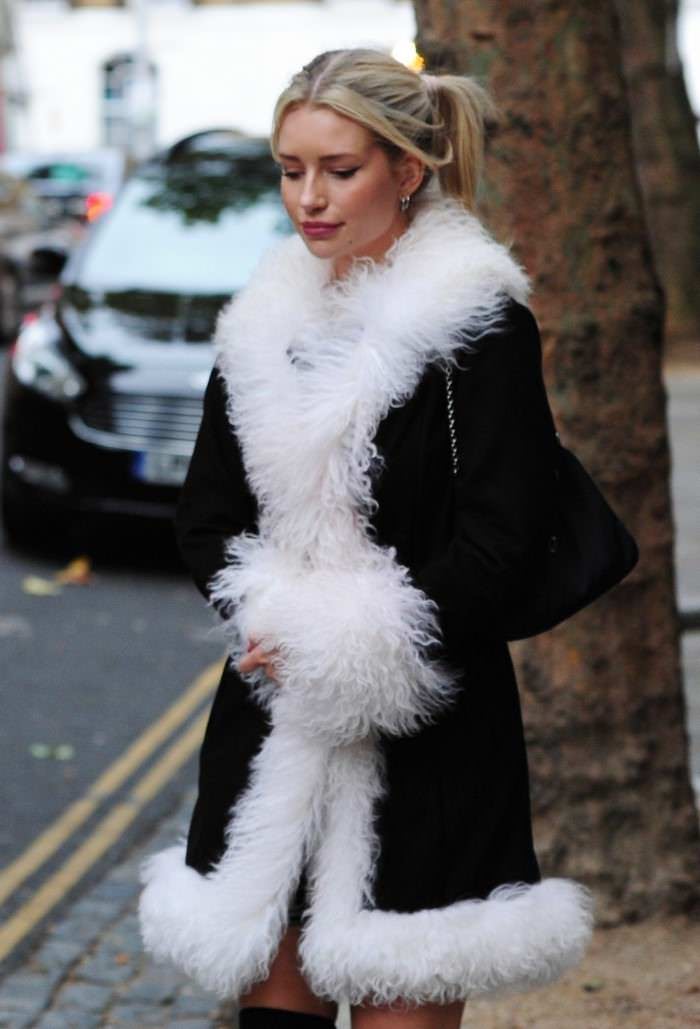 lottie moss looks stylish as she goes to bluebird cafe in london with a friend 3