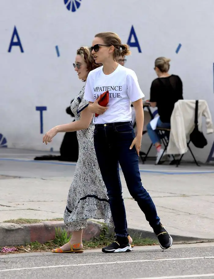 natalie portman casual outfit out in los angeles 4