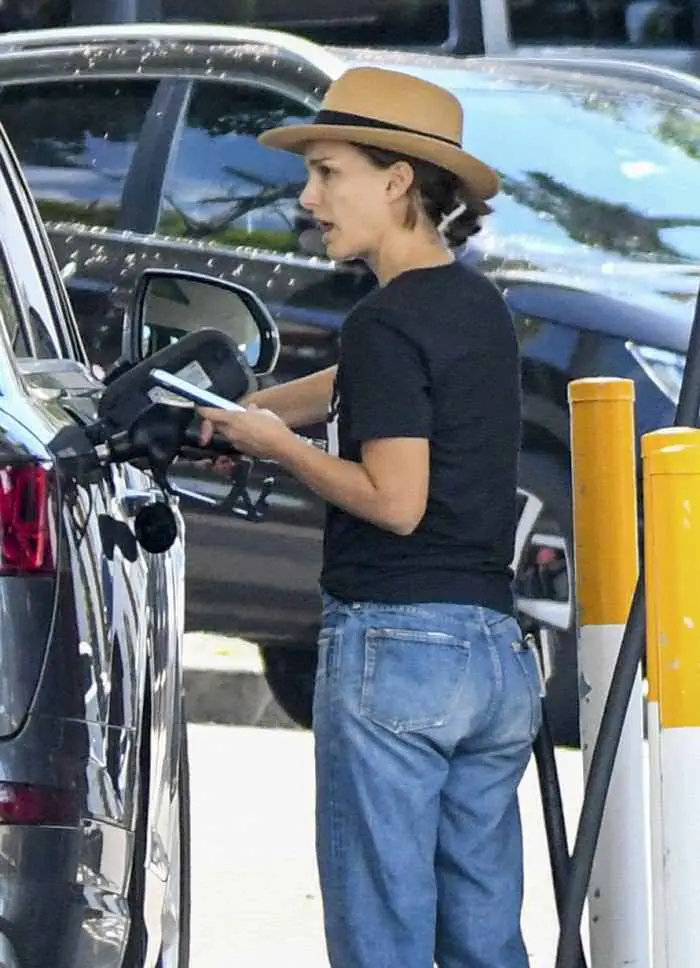 natalie portman looks casual at a gas station and in a local park with kids 1