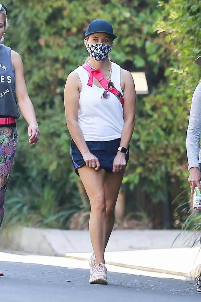 reese witherspoon displays her slender physique while exercising with friends 4