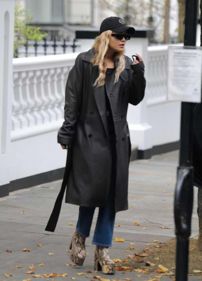 rita ora looks chic in a leather coat as she goes to a recording studio 2