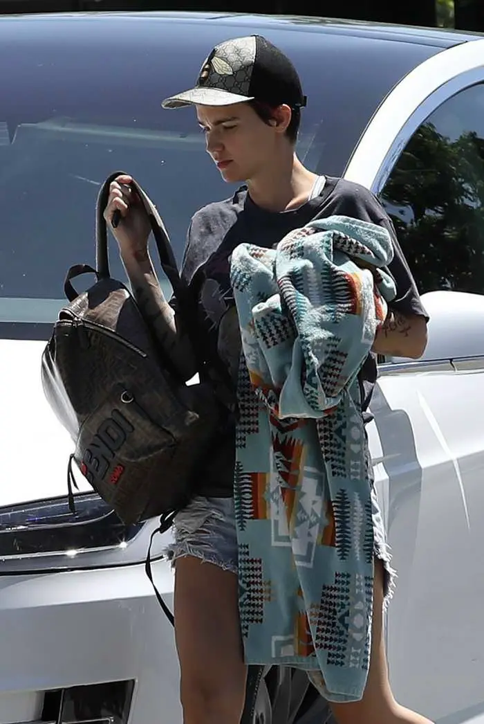 ruby rose in short shorts and metallica t shirt leaves a friend s house 1