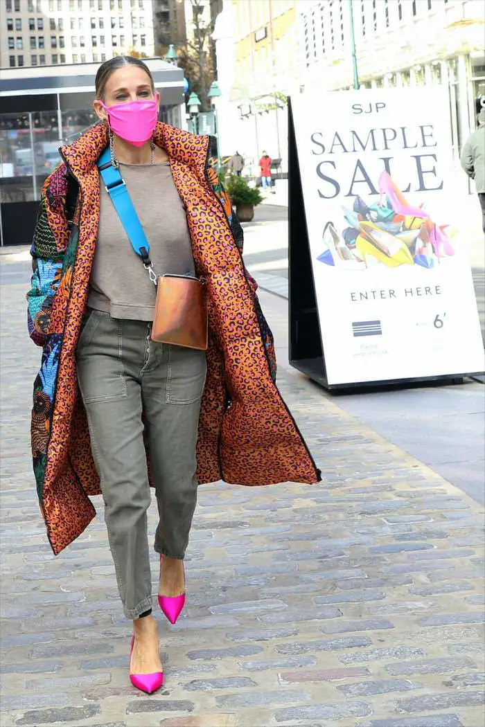 sarah jessica parker looks trendy as she arrives in her shoe store in ny 3