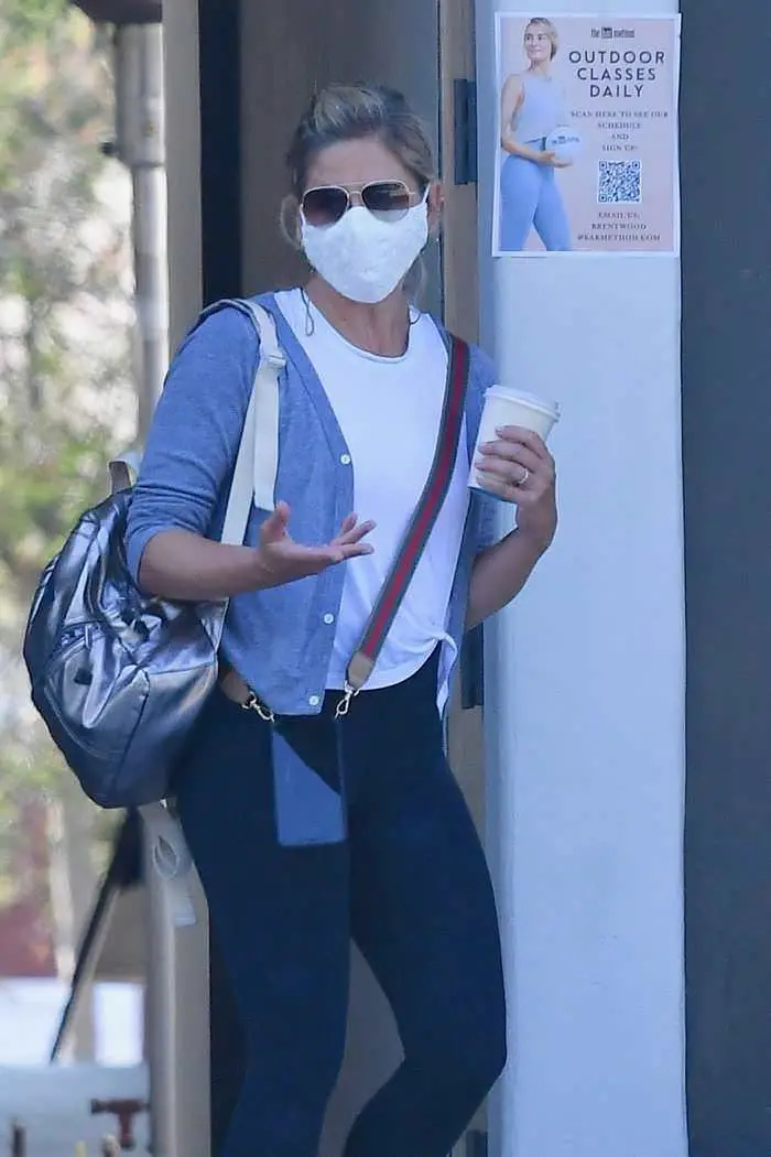 sarah michelle gellar cuts a casual figure after an exercise class in la 1