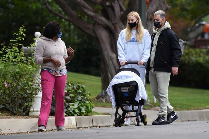 sophie turner enjoys a stroll with joe jonas and their newborn daughter willa 1