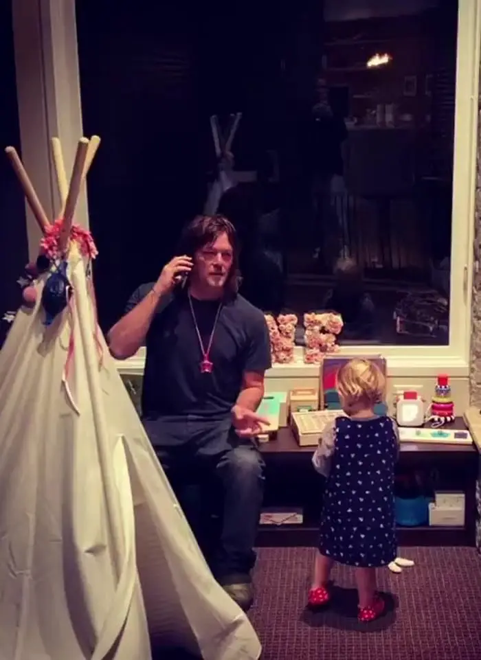 the walking dead actor norman reedus sings the abc song with his daughter 1