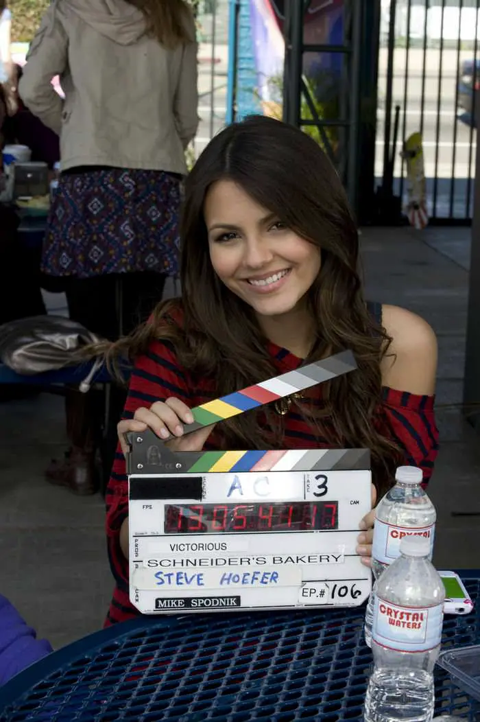 victoria justice shared beautiful old photos from victorious set 3