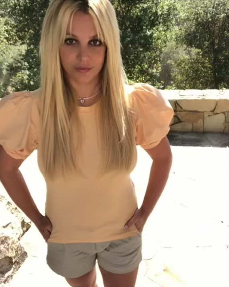 Britney Spears Rocked a Youthful Look as she Posed in a Peach-colored Shirt