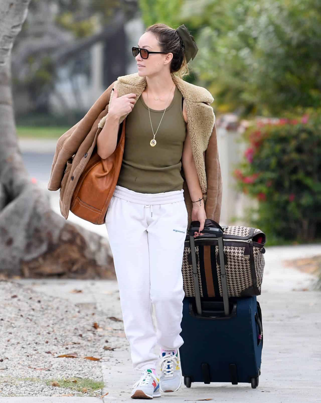 Olivia Wilde Hurries on a Flight to Boston to be with her BF Harry Styles