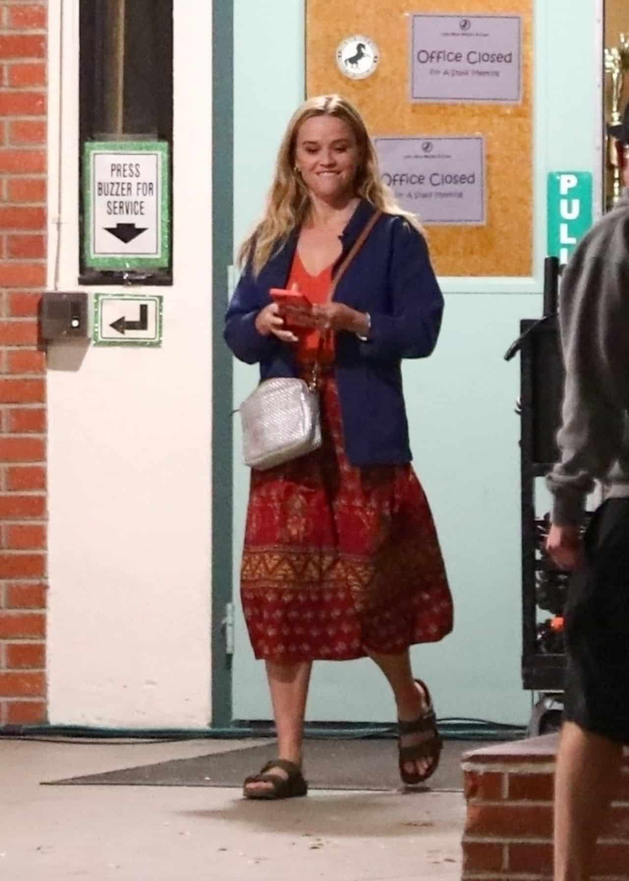 Reese Witherspoon Leaves the Set of “Your Place or Mine” After a Long Day