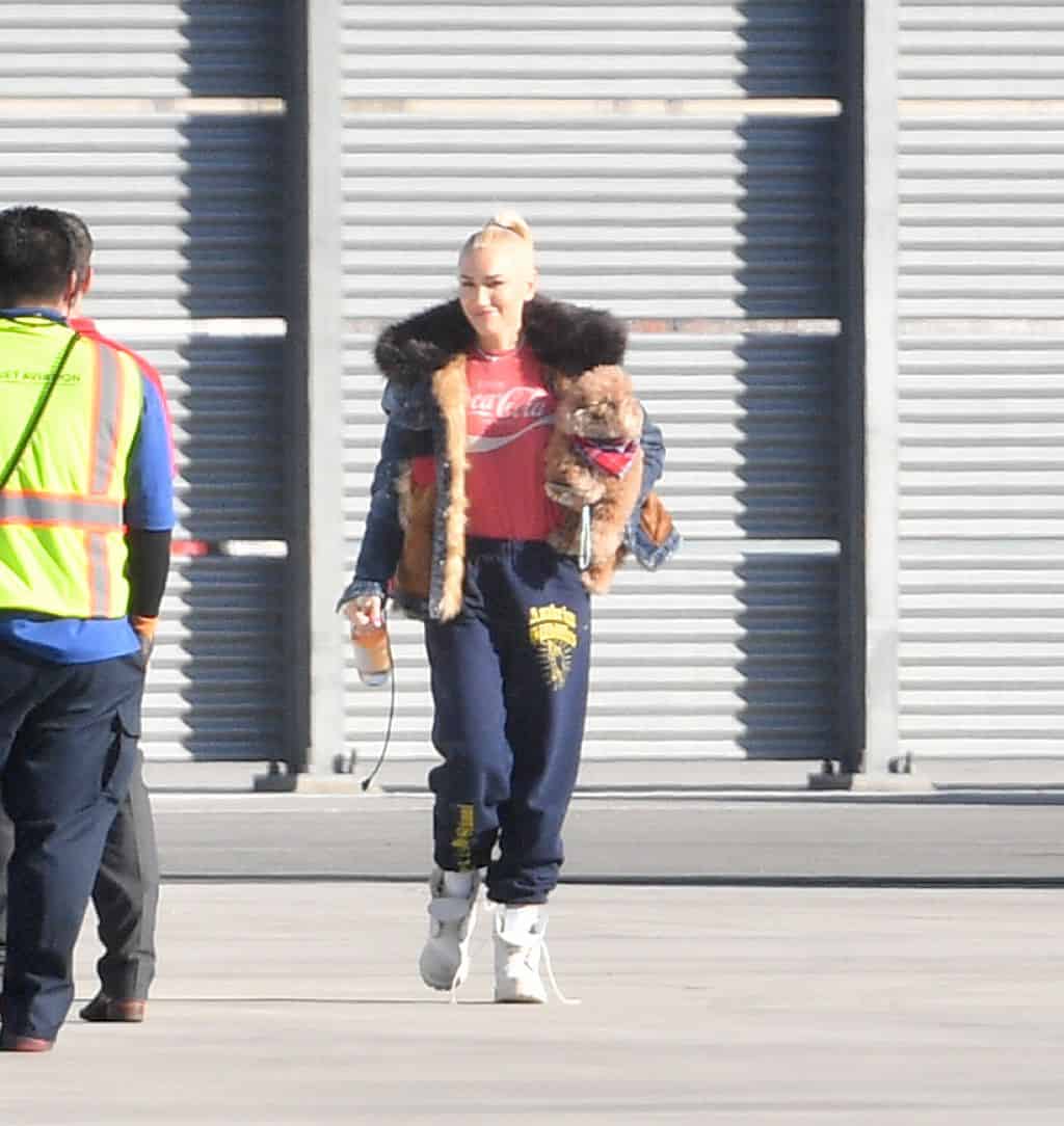Gwen Stefani Sports an Old Coca-Cola T-Shirt as she Boards a Private Jet