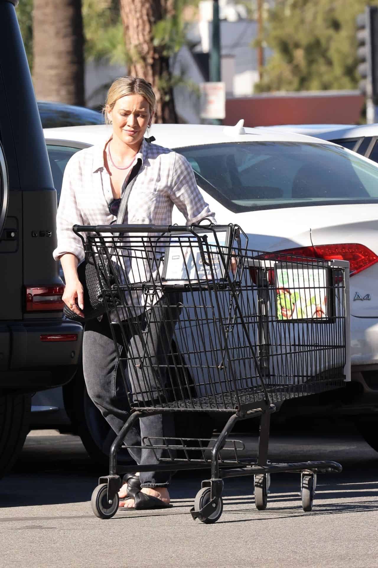 Hilary Duff Sported Casual Look During Shopping at Ralphs in Studio City