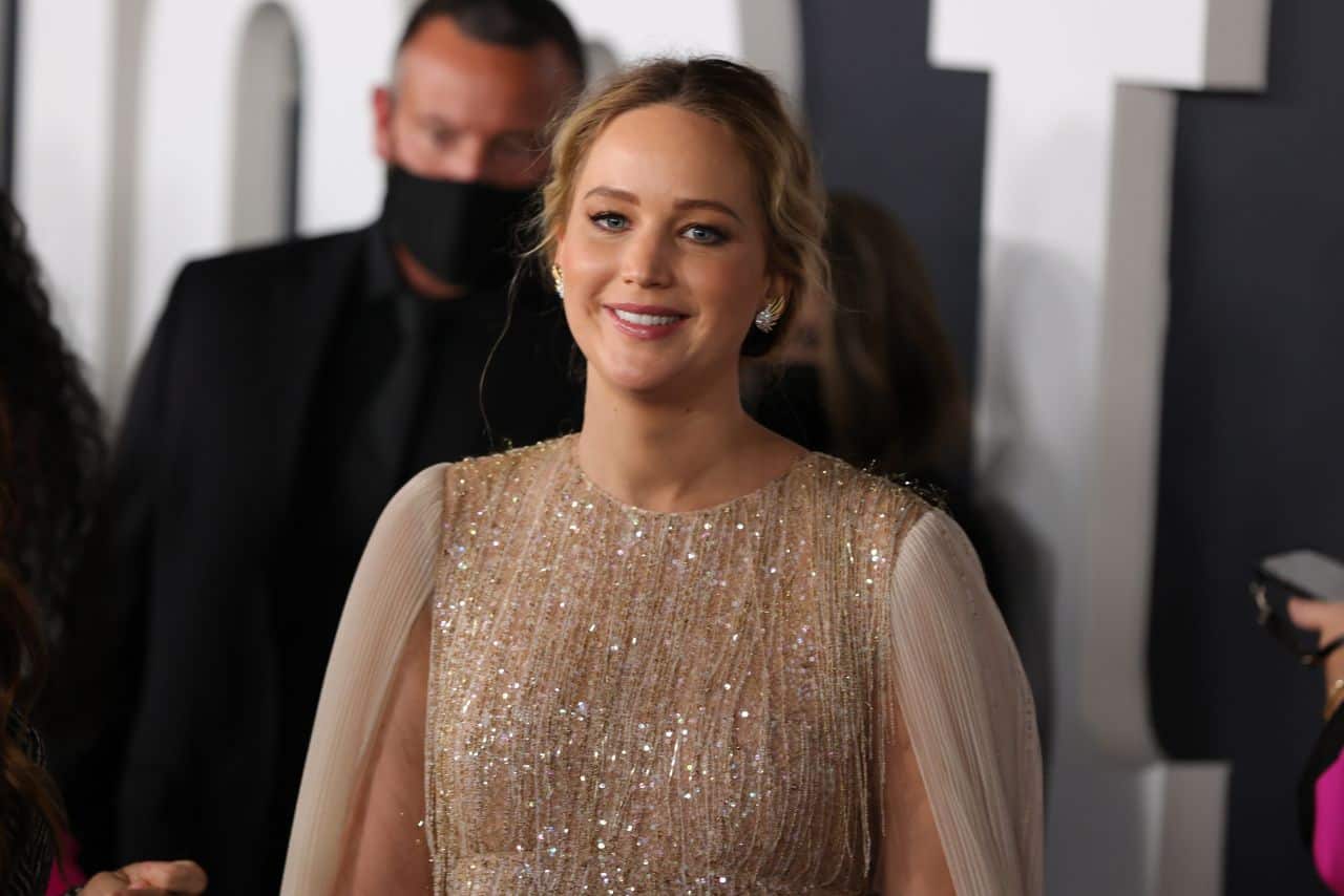 Jennifer Lawrence Glammed Up in a Golden Dress at “Don’t Look Up” Premiere