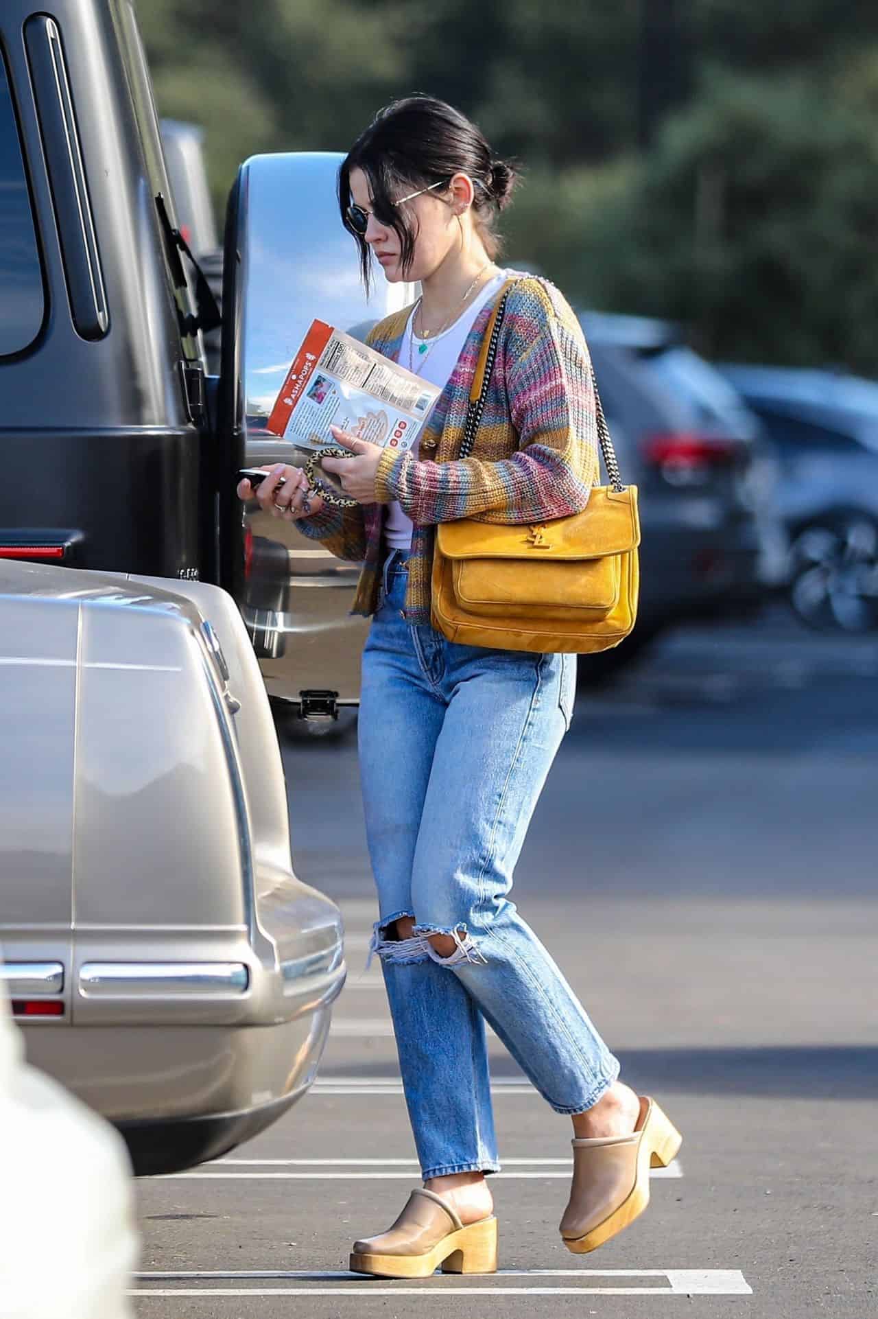 A Goes To On Erewhon Braless Hale Lucy Grocery Run Best Kaia Gerber